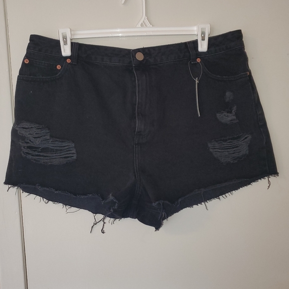 NWT ASOS Curve Distressed Denim Shorts - Picture 1 of 5